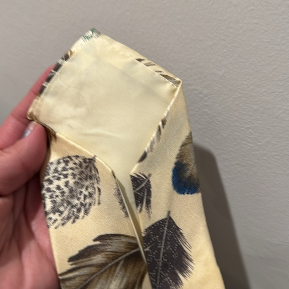 Beautiful Wild Bird Feather Pattern Silk Neck Tie - Picture 5 of 14